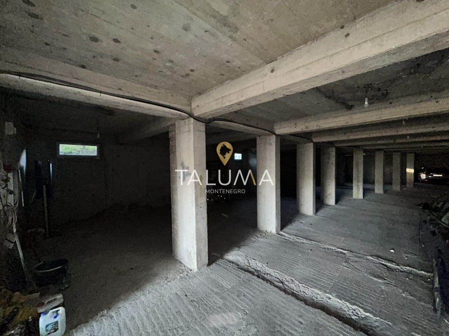 Poslovni prostor, 400 m², Podgorica, centar