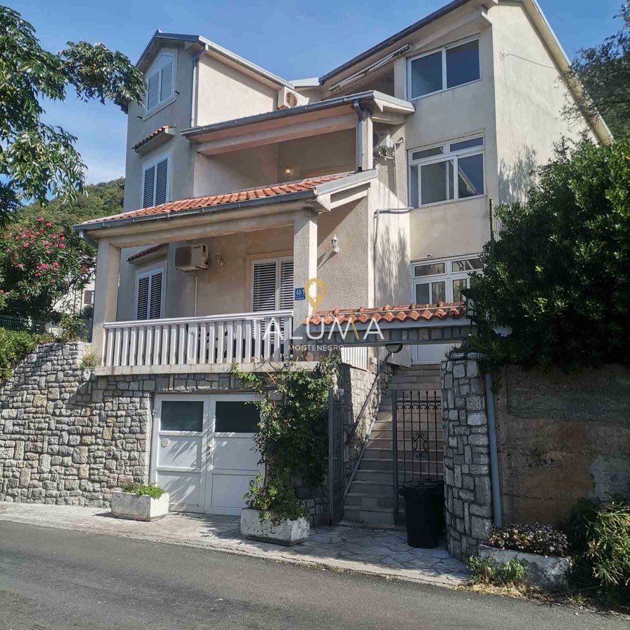 Kuća, 240 m², Lepetane, Tivat