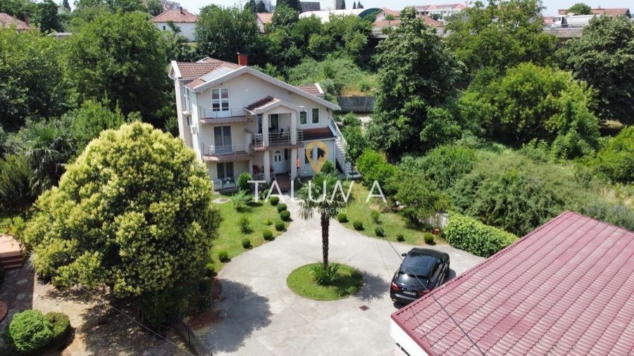 Kuća, 300 m², Podgorica, centar