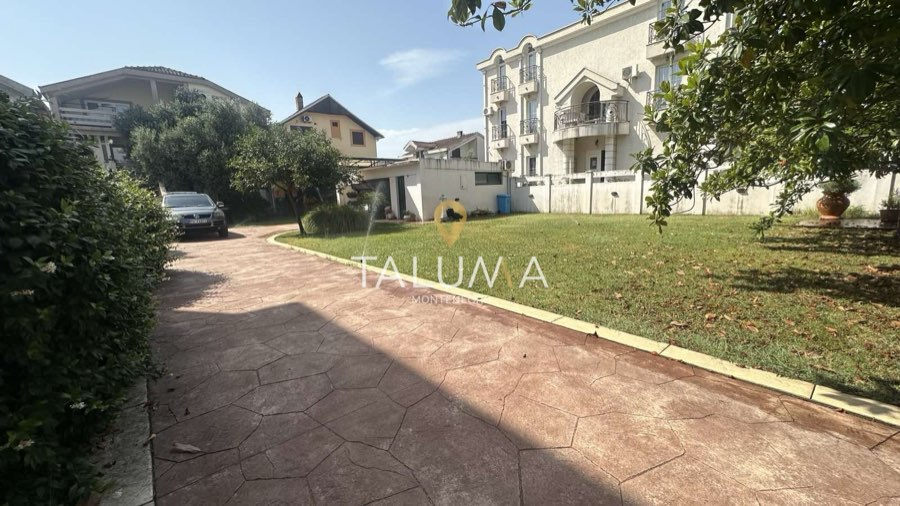 Kuća, 405 m², Stari Aerodrom, Podgorica – fotografija 2