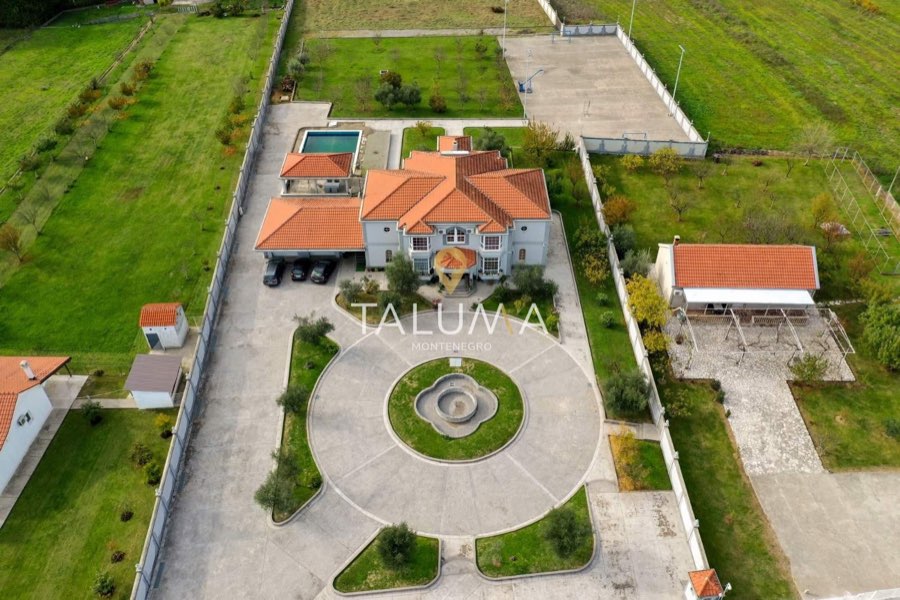 Kuća, 560 m², Begovine, Danilovgrad