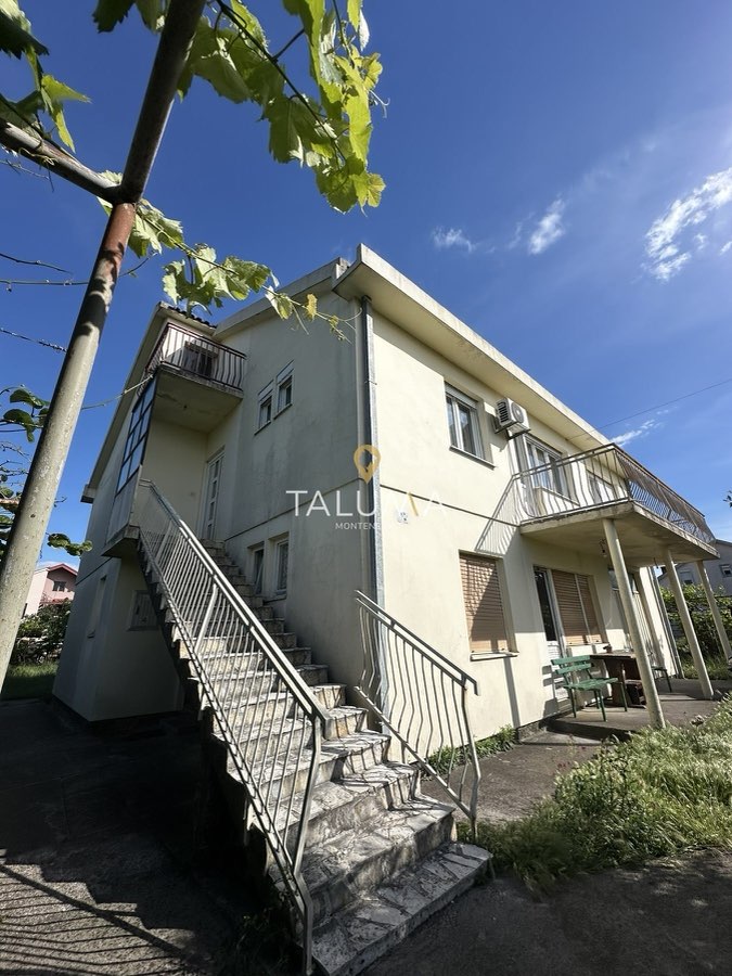 Kuća, 318 m², Zlatica, Podgorica