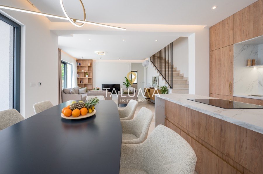 Kuća, 250 m², Mrčevac, Tivat – fotografija 2