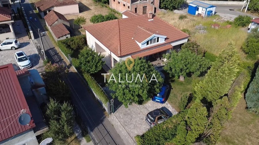 Kuća, 200 m², Tološi, Podgorica