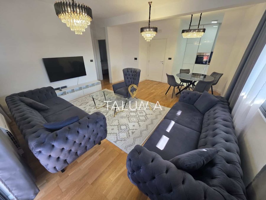 Trosoban stan, 130 m², Dalmatinska, Podgorica