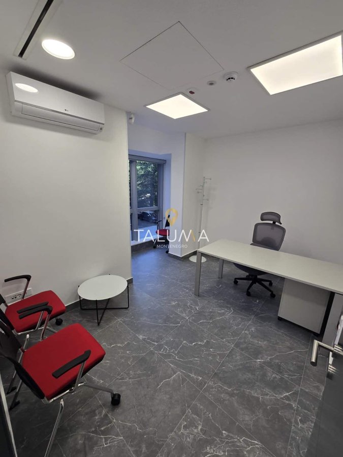 Poslovni prostor, 80 m², Podgorica, centar