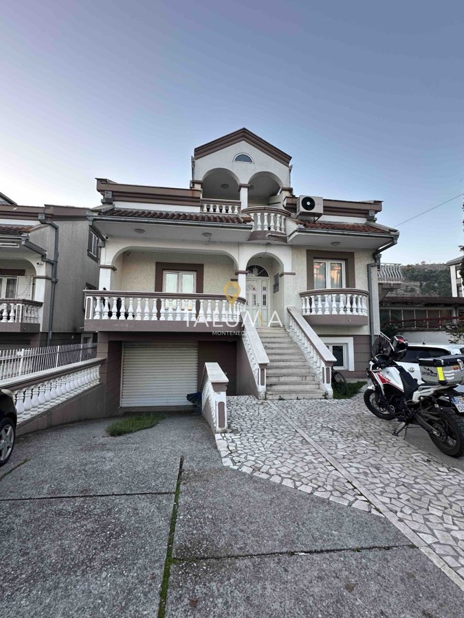 Kuća, 360 m², Momišići, Podgorica