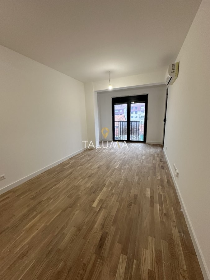 Jednosoban stan, 48 m², Cetinje, centar