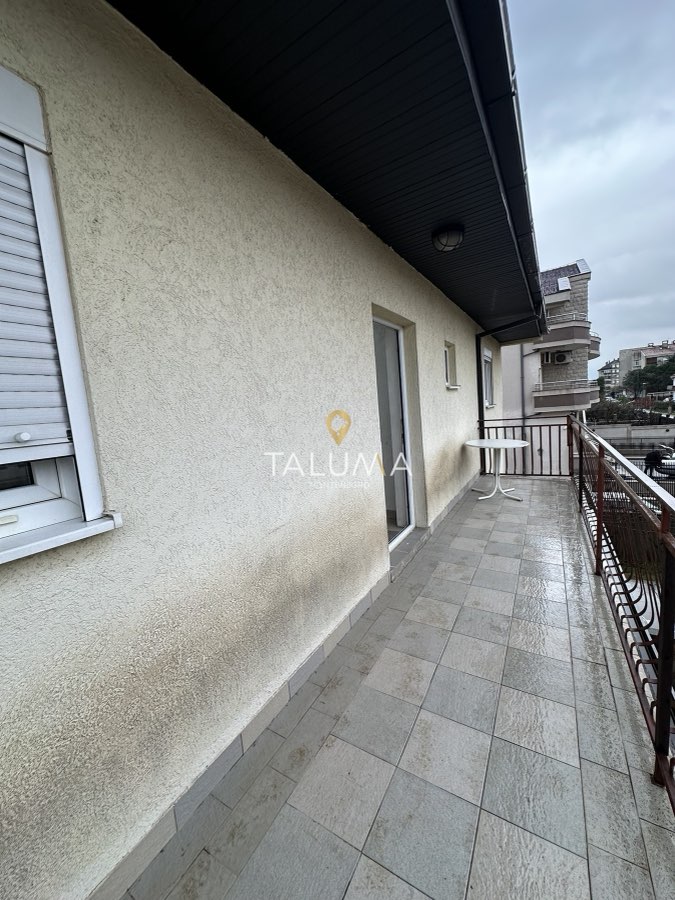 Trosoban stan, 100 m², Stari Aerodrom, Podgorica – fotografija 2