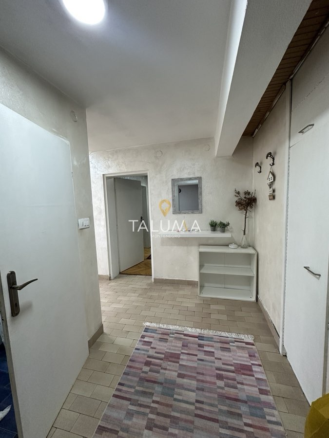 Trosoban stan, 100 m², Stari Aerodrom, Podgorica – fotografija 3