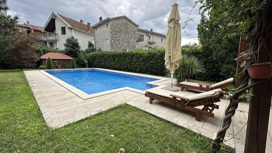 Kuća, 340 m², Gorica C, Podgorica – fotografija 2