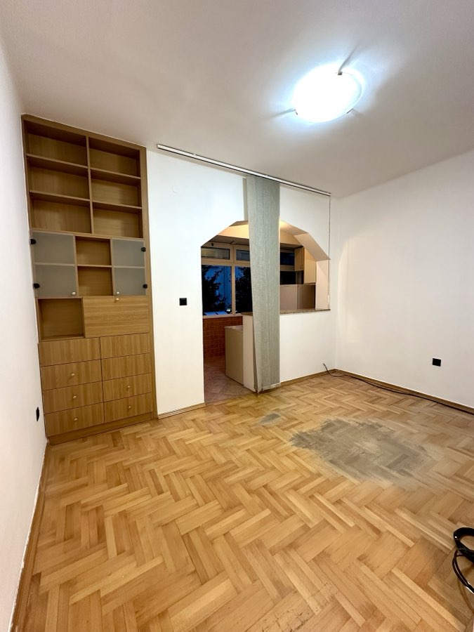 Poslovni prostor, 60 m², Podgorica, centar