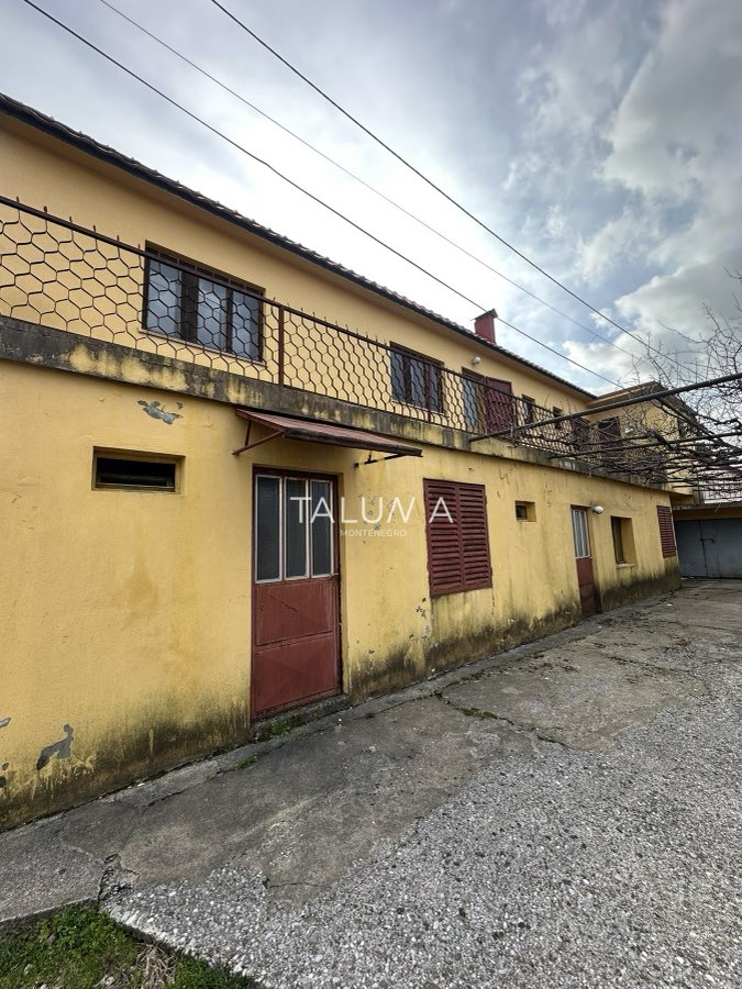 Kuća, 195 m², Medovina, Cetinje