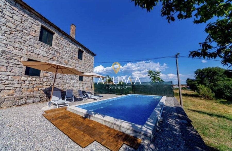 Kuća, 130 m², Zelenika, Podgorica
