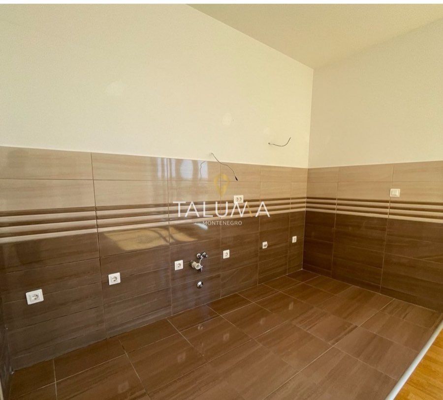 Dvosoban stan, 74 m², Stari Aerodrom, Podgorica – fotografija 2
