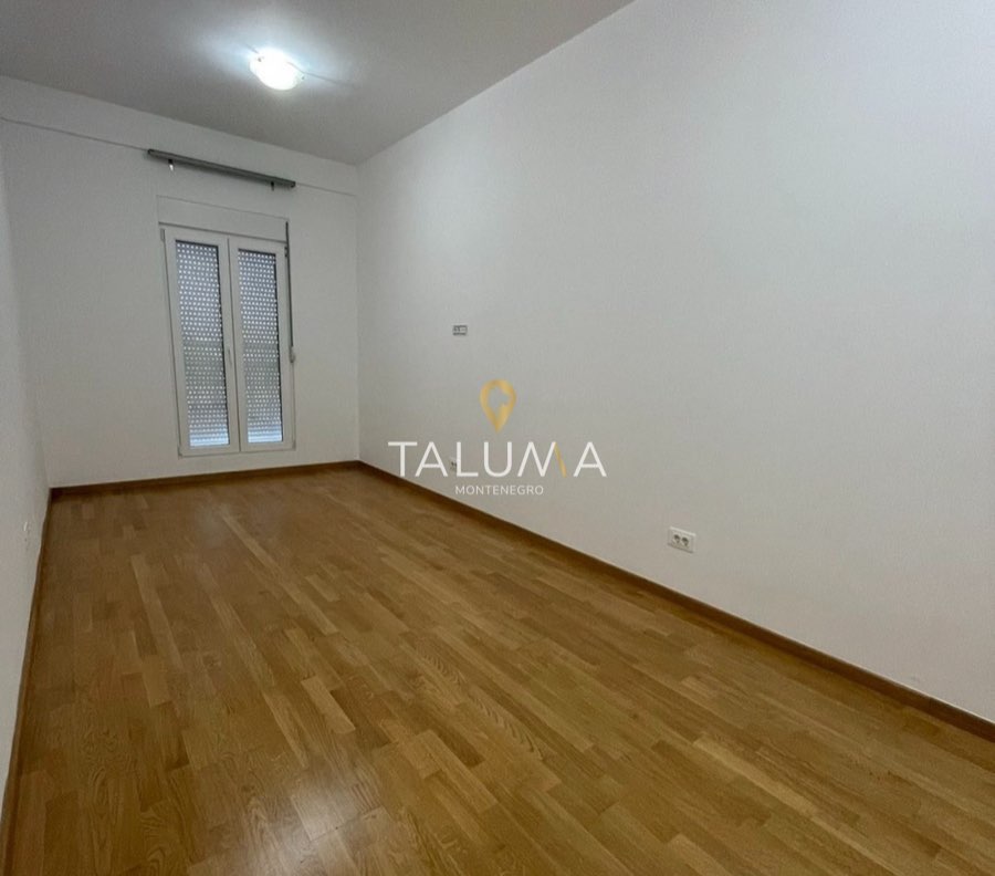 Dvosoban stan, 74 m², Stari Aerodrom, Podgorica – fotografija 3