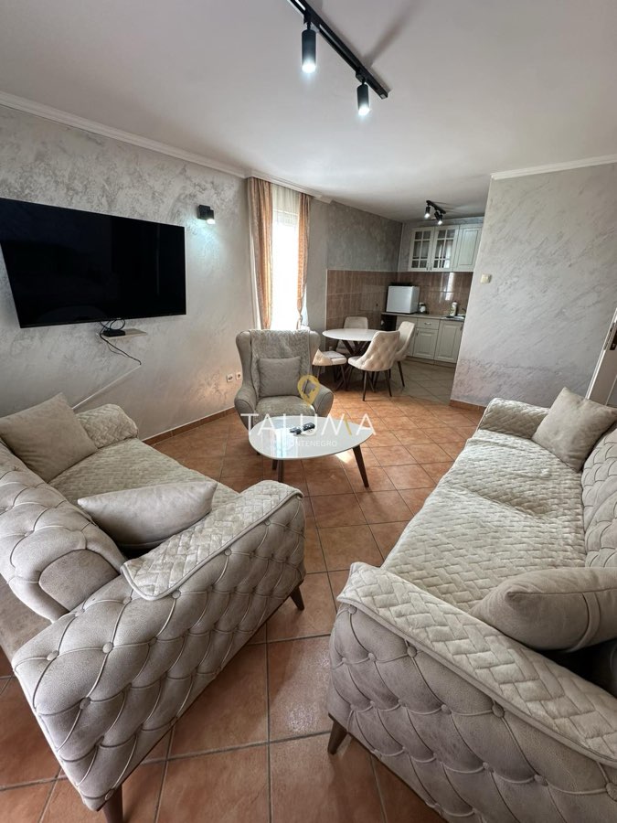 Četvorosoban stan, 200 m², Gornja Gorica, Podgorica