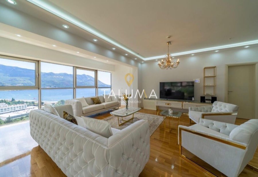 Trosoban stan, 150 m², Bečići, Budva
