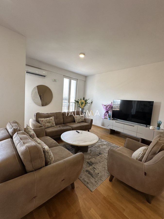 Četvorosoban stan, 160 m², Stari Aerodrom, Podgorica