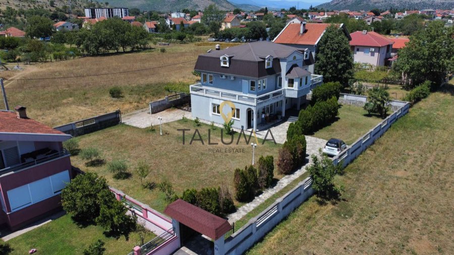 Kuća, 350 m², Dahna, Podgorica