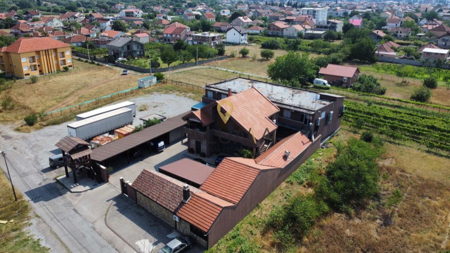 Zgrada spolja – Kuća, 1.150 m², Tološi, Podgorica (ML 259)