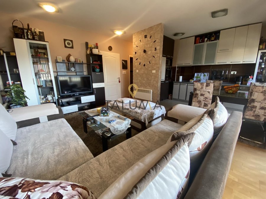 Trosoban stan, 101 m², Ljubović, Podgorica