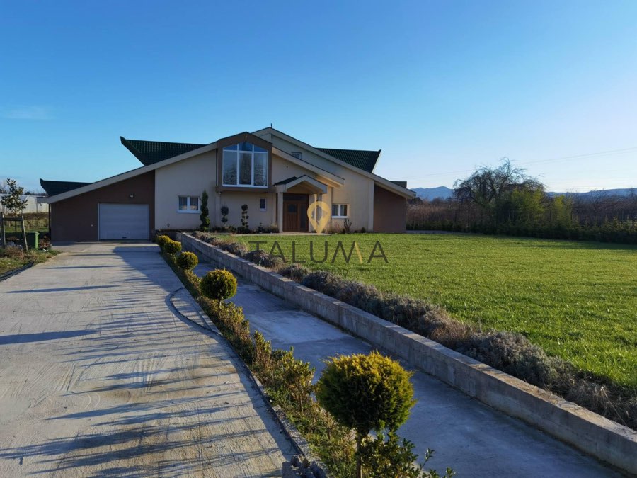 Kuća, 400 m², Grlić, Danilovgrad