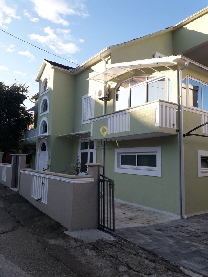 Kuća, 447 m², Kalimanj, Tivat