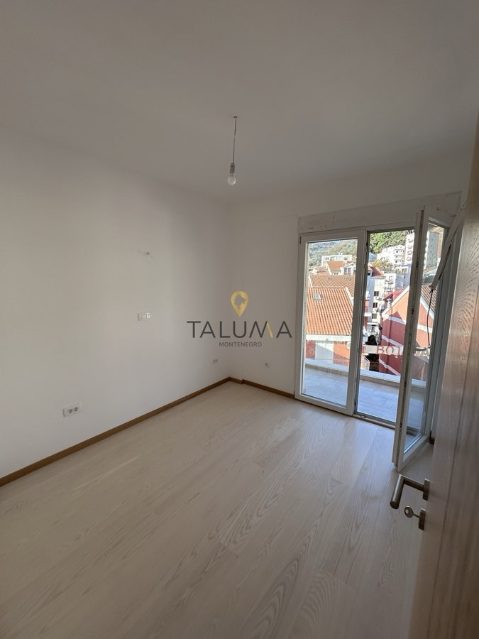 Trosoban stan, 80 m², Budva, centar – fotografija 4