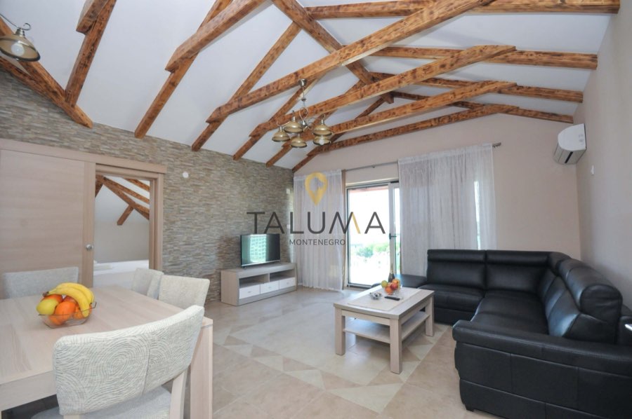 Četvorosoban stan, 137 m², Bečići, Budva