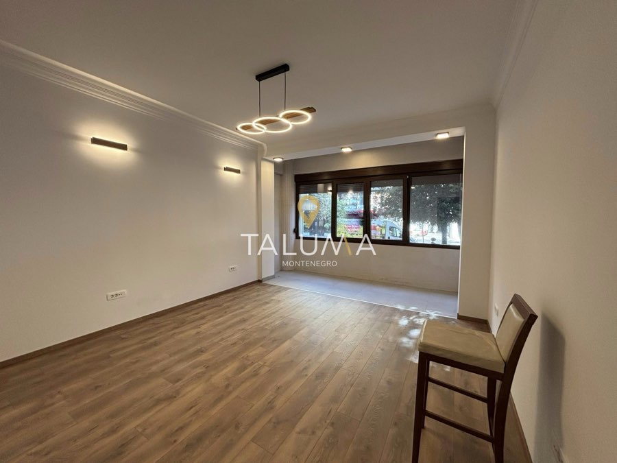 Poslovni prostor, 70 m², Podgorica, centar