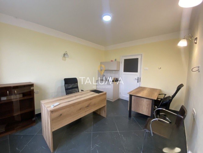Poslovni prostor, 40 m², Podgorica, centar
