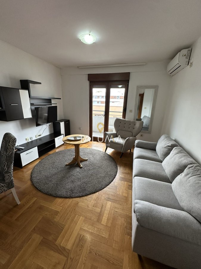 Trosoban stan, 71 m², Stari Aerodrom, Podgorica – fotografija 2