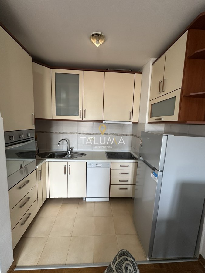 Trosoban stan, 71 m², Stari Aerodrom, Podgorica – fotografija 3