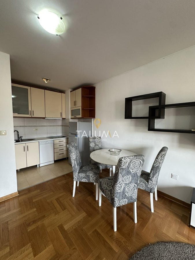 Trosoban stan, 71 m², Stari Aerodrom, Podgorica – fotografija 4