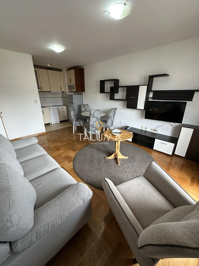 Trosoban stan, 71 m², Stari Aerodrom, Podgorica