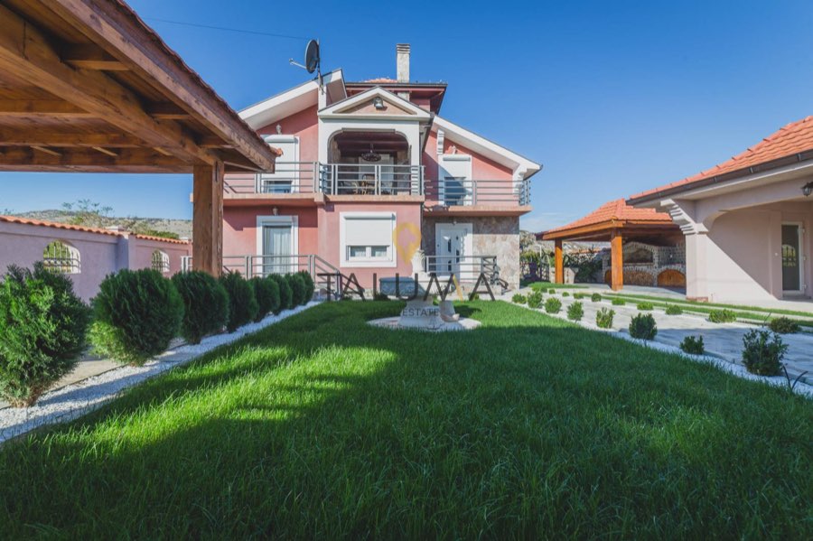 Kuća, 200 m², Donji Kokoti, Podgorica
