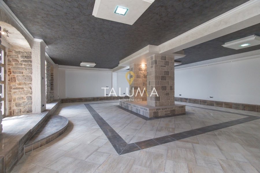 Poslovni prostor, 102 m², Herceg Novi, centar – fotografija 2