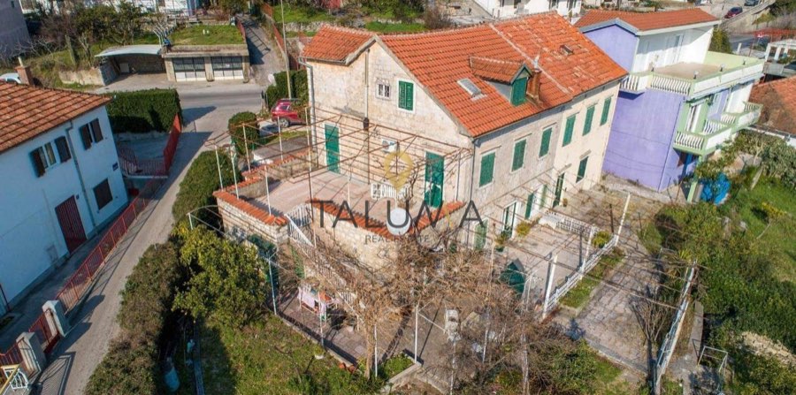 Kuća, 318 m², Herceg Novi, centar