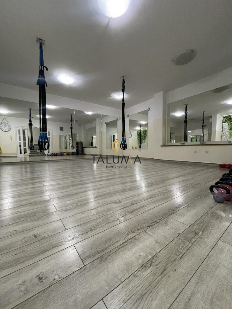 Prodaje se poslovni prostor 157m2 preko morace