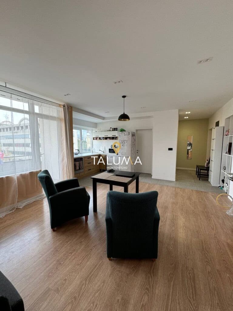 Izdaje se jednosoban stan preko morače