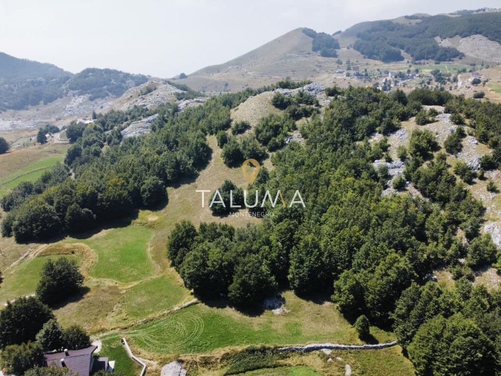 prodaja plac Ivanova Korita