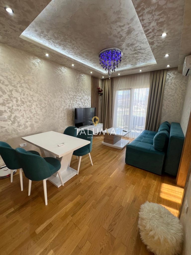 izdavanje trosoban SA