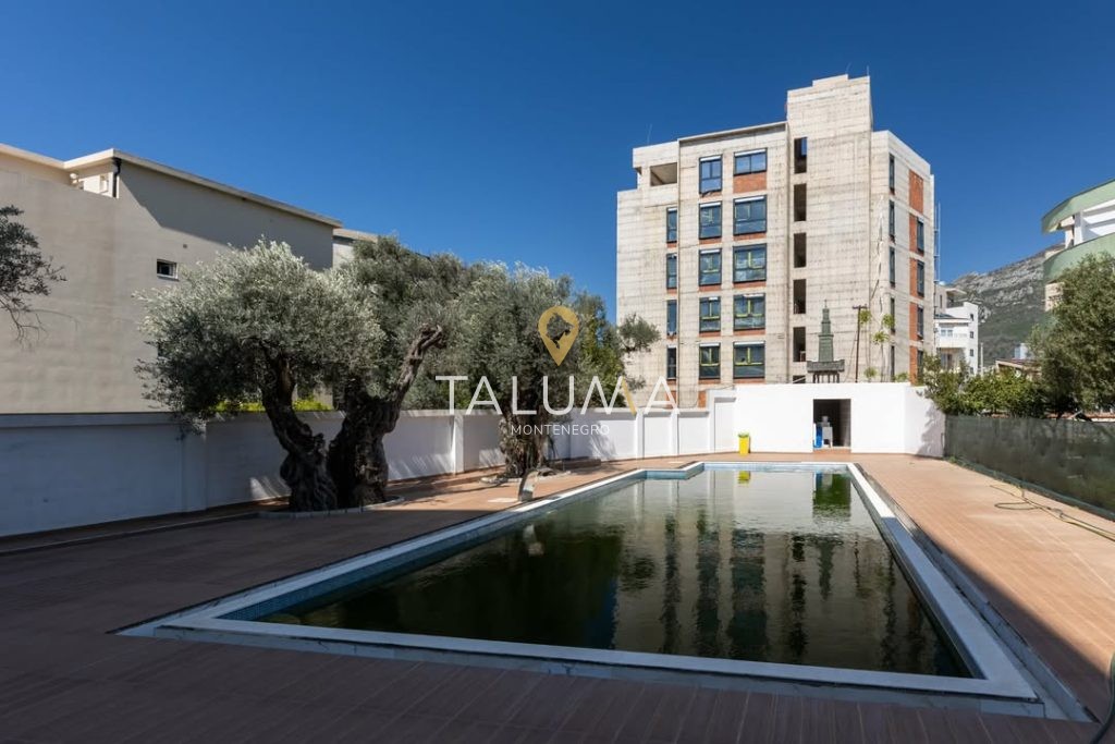 Prodaja Garsonjera u kompleksu Pharos Bar