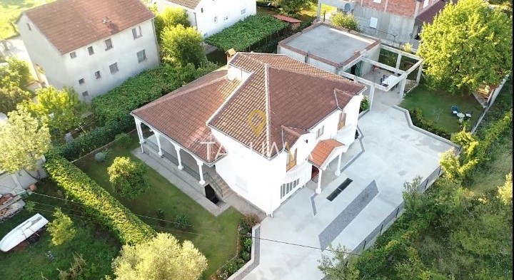 Izdavanje kuca Dalmatinska